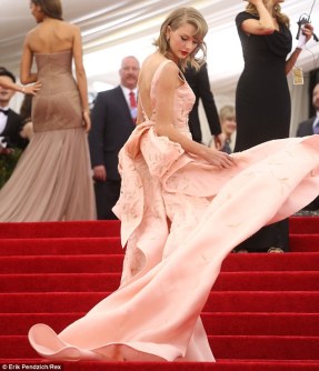 article-2621261-1D995DD900000578-509_634x740